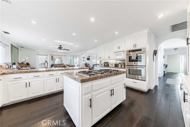 Detail Gallery Image 13 of 64 For 20491 Carancho Rd, Temecula,  CA 92590 - 4 Beds | 2/1 Baths