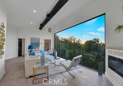 3728 Berry Drive, Studio City CA: https://media.crmls.org/medias/43c4d924-937d-4768-ad67-62021458e3fc.jpg