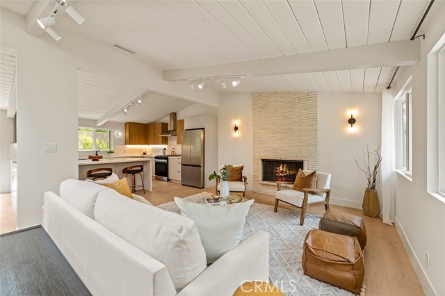 Detail Gallery Image 2 of 31 For 22806 Calabash St, Woodland Hills,  CA 91364 - 3 Beds | 2 Baths