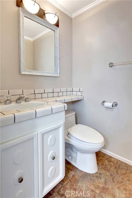 176 Sunset Terrace, Laguna Beach CA: https://media.crmls.org/medias/43c5fc58-e070-495f-872a-bb88d297d8c2.jpg