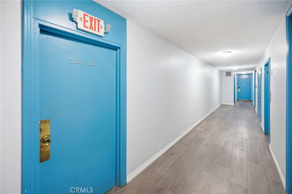 https://media.crmls.org/medias/43c6a09a-089d-469f-8447-560d95768679.jpg?preset=X-Large