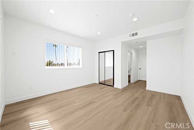 1039 W 43rd Street, Los Angeles CA: https://media.crmls.org/medias/43c6f398-db2b-4299-8107-ea7b5cc8e42f.jpg