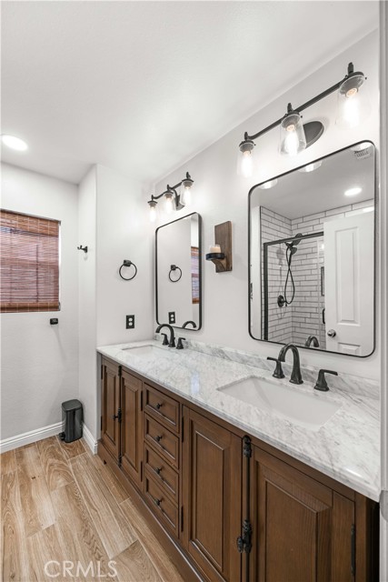 Detail Gallery Image 19 of 38 For 27503 Wellsley Way, Valencia,  CA 91354 - 4 Beds | 3 Baths