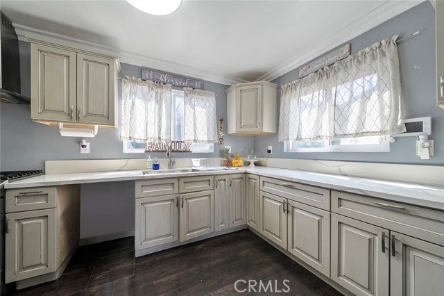 Detail Gallery Image 8 of 36 For 4228 Ostrom, Lakewood,  CA 90713 - 5 Beds | 3 Baths