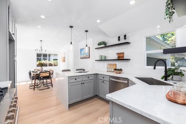 5447 Columbus Avenue, Sherman Oaks CA: https://media.crmls.org/medias/43c95c49-3ff2-4595-af75-b3321faf586d.jpg