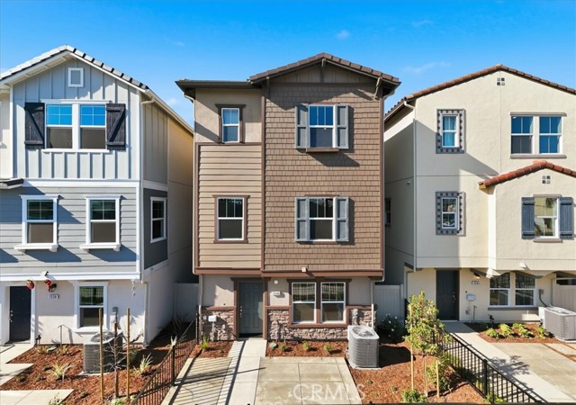 Front Image Thumbnail for CRIV25266356