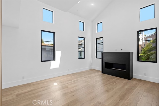 Detail Gallery Image 7 of 20 For 700 1/2 Iris, Corona Del Mar,  CA 92625 - 2 Beds | 2/1 Baths