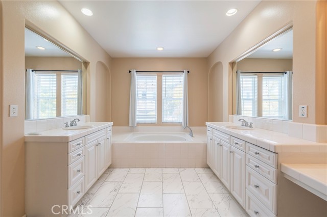 6535 Park Royal Circle, Huntington Beach CA: https://media.crmls.org/medias/43ca307c-f667-44f4-9daa-8477f98e7de2.jpg