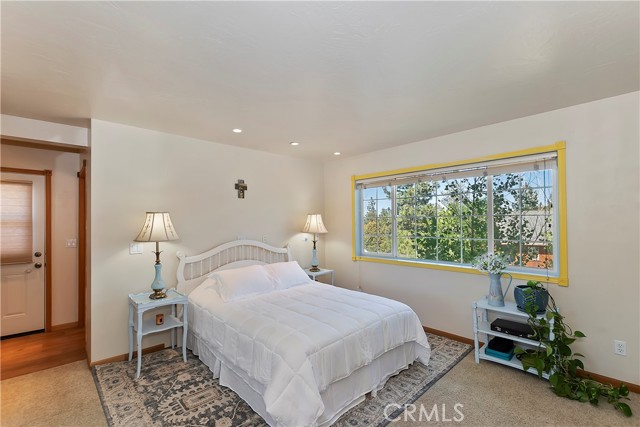 Detail Gallery Image 12 of 35 For 366 Pine Ln, Big Bear City,  CA 92314 - 3 Beds | 3 Baths