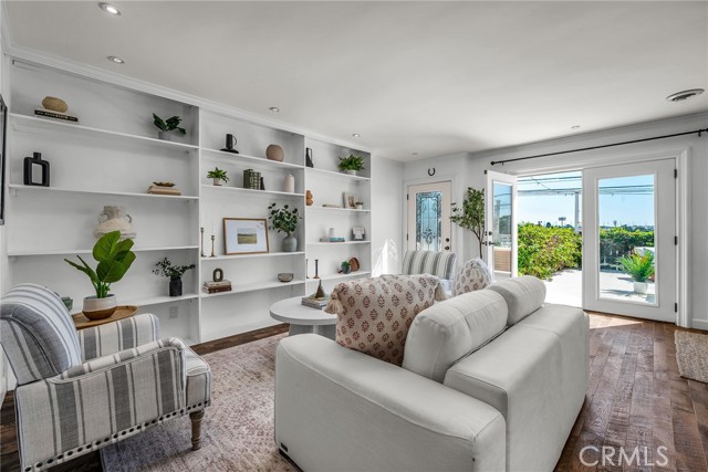 Detail Gallery Image 16 of 34 For 907 Diamond St, Redondo Beach,  CA 90277 - 4 Beds | 3 Baths