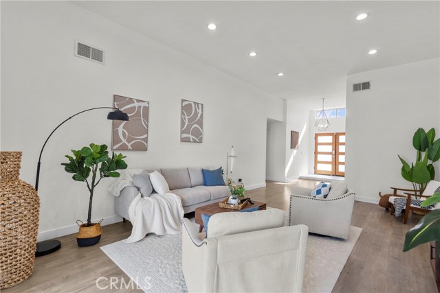 Detail Gallery Image 16 of 44 For 9549 Gladbeck, Northridge,  CA 91324 - 5 Beds | 2/1 Baths