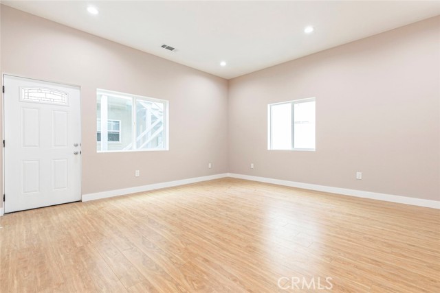 Detail Gallery Image 4 of 15 For 741 E Doran St #B,  Glendale,  CA 91206 - 2 Beds | 1 Baths