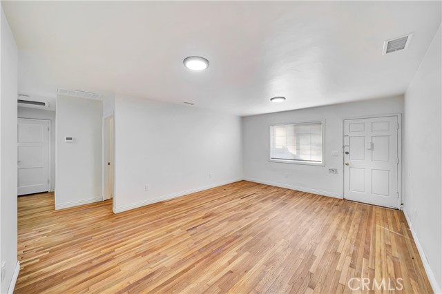 Detail Gallery Image 12 of 15 For 14233 1/2 Sylvan St, Van Nuys,  CA 91401 - 2 Beds | 2 Baths