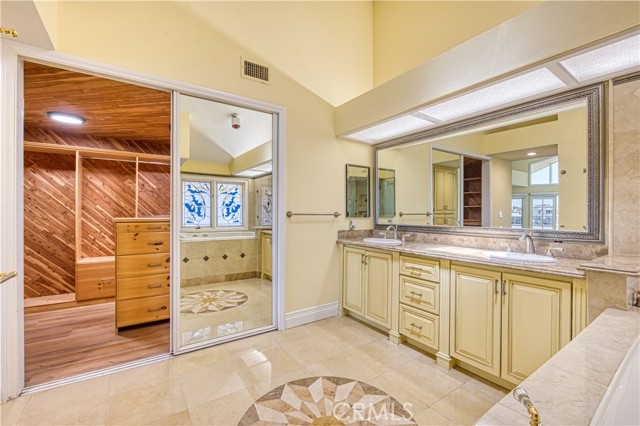 3372 Venture Drive, Huntington Beach CA: https://media.crmls.org/medias/43cb0bca-99c8-455a-a419-d8ccd1ee29bb.jpg