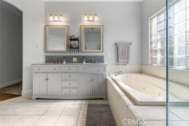 Detail Gallery Image 28 of 45 For 523 W Country Ct, Visalia,  CA 93277 - 3 Beds | 2 Baths
