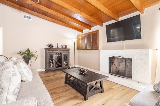 Detail Gallery Image 5 of 34 For 8525 Kester Ave, Panorama City,  CA 91402 - 3 Beds | 2/1 Baths