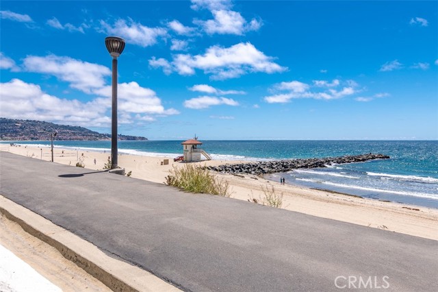 565 Esplanade, Redondo Beach, California 90277, 1 Bedroom Bedrooms, ,Residential,Sold,Esplanade,SB21248131