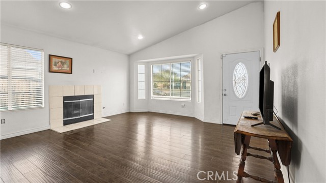 Detail Gallery Image 7 of 28 For 15460 Guava, Victorville,  CA 92394 - 4 Beds | 2 Baths