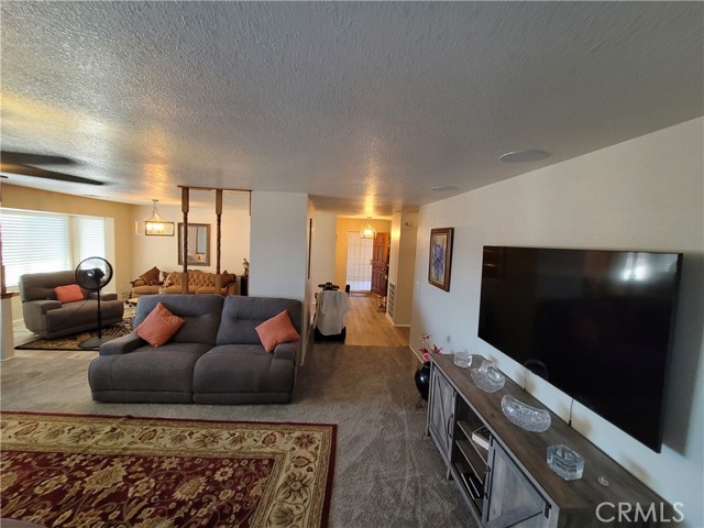 21291 Ramona Avenue, Apple Valley CA: https://media.crmls.org/medias/43cff8b9-339e-4a8a-aec9-82b5a4d02815.jpg