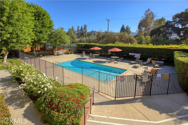 Detail Gallery Image 21 of 23 For 400 W Riverside Dr #2,  Burbank,  CA 91506 - 3 Beds | 2/1 Baths