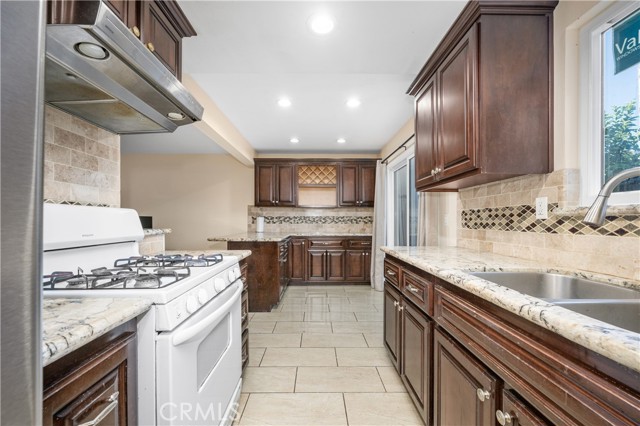 Detail Gallery Image 2 of 36 For 21522 Belshire Ave #8,  Hawaiian Gardens,  CA 90716 - 2 Beds | 2 Baths