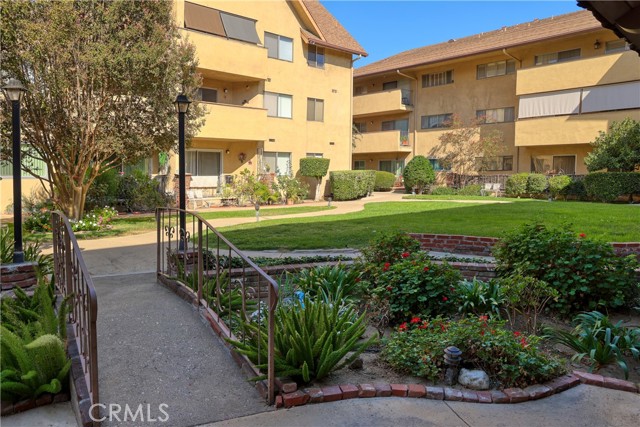 600 West Stocker Street, 308 photo 3