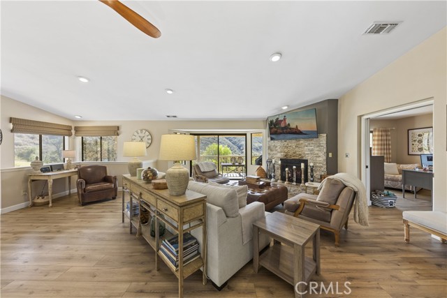Detail Gallery Image 14 of 70 For 2103 Margarita Glen, Fallbrook,  CA 92028 - 6 Beds | 3/2 Baths