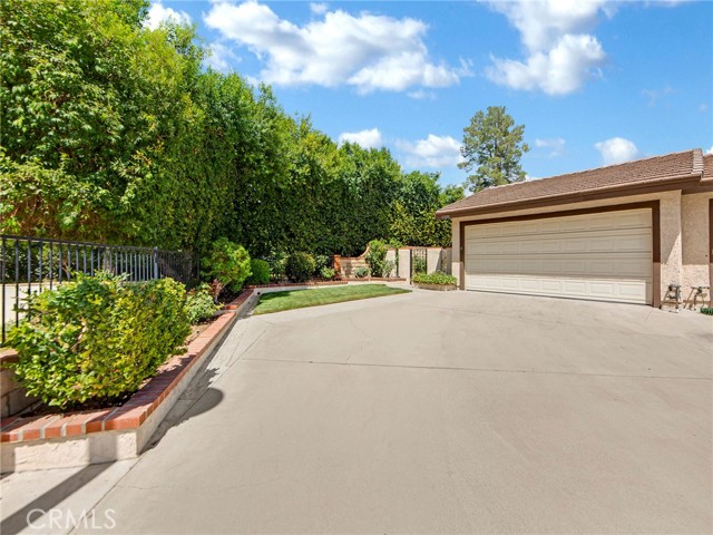 Detail Gallery Image 1 of 30 For 25690 Neblina Ct, Valencia,  CA 91355 - 2 Beds | 2 Baths