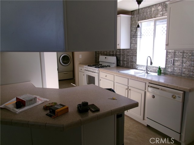 Detail Gallery Image 26 of 61 For 13983 Silver Lake Pl, Victorville,  CA 92395 - 3 Beds | 2 Baths
