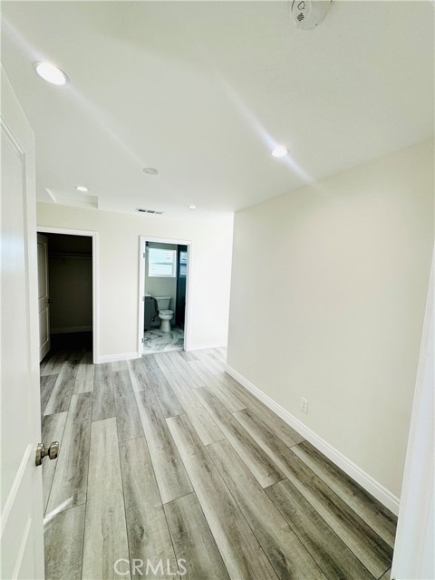 Detail Gallery Image 17 of 31 For 9318 Encino Ave, Northridge,  CA 91325 - 3 Beds | 3 Baths