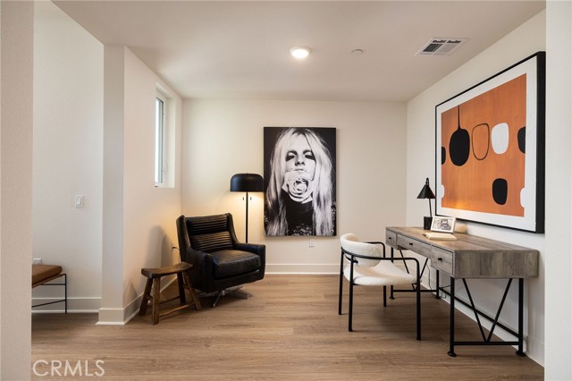 414 Main, Huntington Beach CA: https://media.crmls.org/medias/43d3696b-6227-4c25-b19d-de80799affc2.jpg