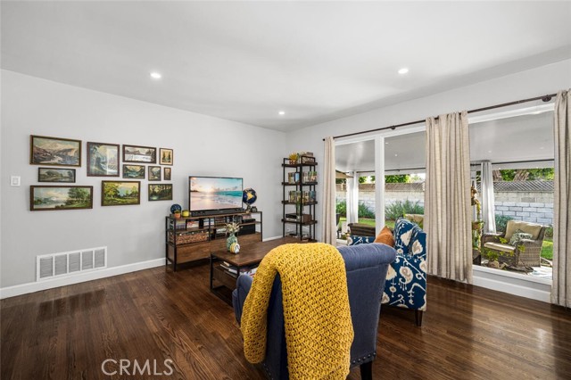 Detail Gallery Image 16 of 59 For 6110 E Walton St, Long Beach,  CA 90815 - 3 Beds | 2 Baths