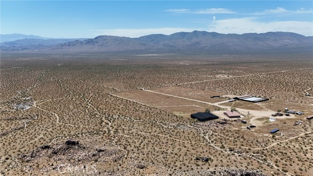 Detail Gallery Image 4 of 39 For 31163 Villa Nova Rd, Lucerne Valley,  CA 92356 - 4 Beds | 3 Baths