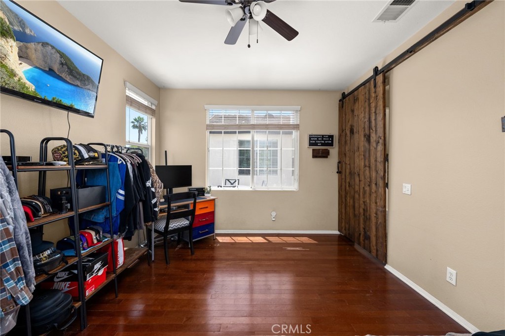 https://media.crmls.org/medias/43d6bb39-f887-47ab-a1aa-01bd8f4b89eb.jpg?preset=X-Large