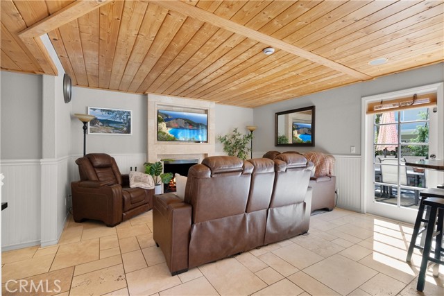20571 Reef Lane, Huntington Beach CA: https://media.crmls.org/medias/43d72c6d-0fa0-42bb-8f6b-910f9aa35f3e.jpg