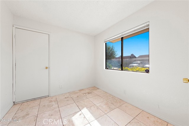 Detail Gallery Image 10 of 24 For 1822 Park Circle, Lancaster,  CA 93535 - 3 Beds | 3 Baths