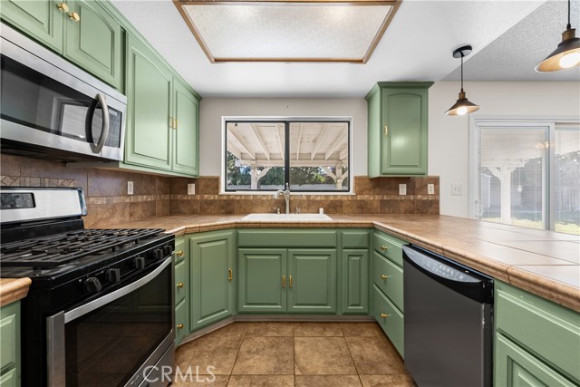 43101 Victorville Place, Lancaster CA: https://media.crmls.org/medias/43d8daec-e58e-42a3-92d2-5bb53bfc009f.jpg