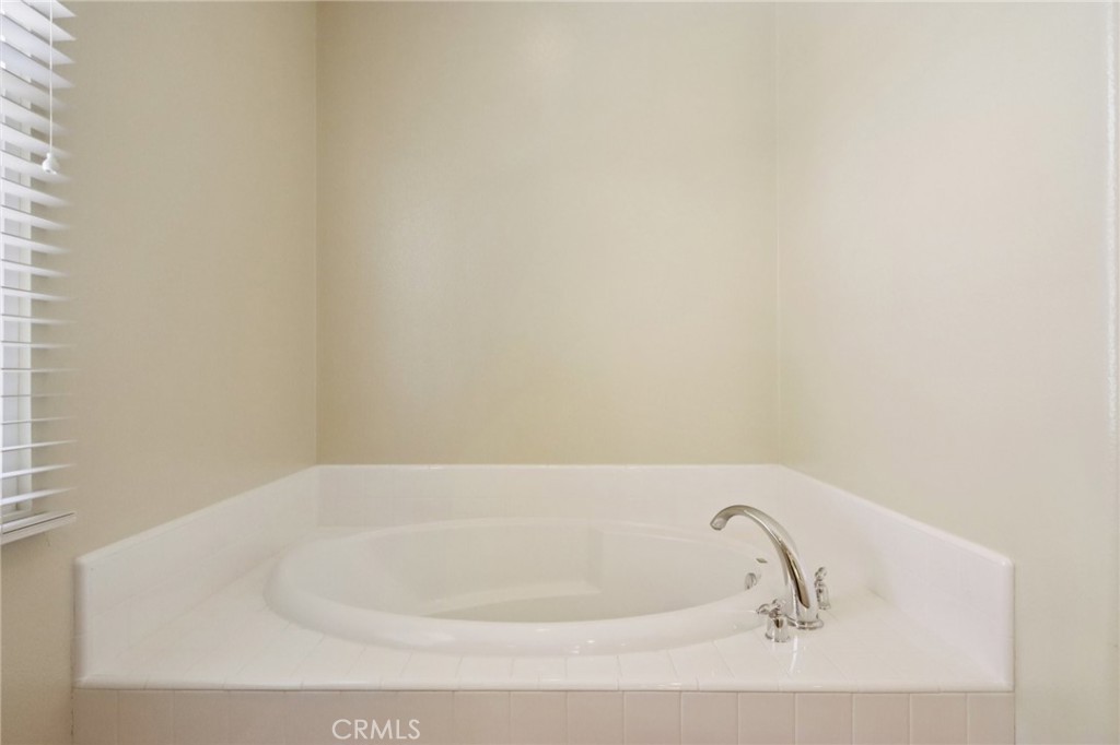 https://media.crmls.org/medias/43d96d75-b093-4958-80e0-acb7d8ed1b55.jpg?preset=X-Large