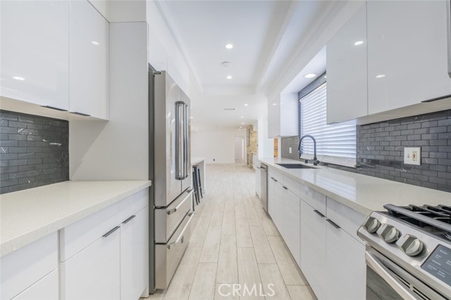 9830 Foothill Boulevard, Sylmar CA: https://media.crmls.org/medias/43d98aa2-857b-44d2-9448-ca06265d50d9.jpg