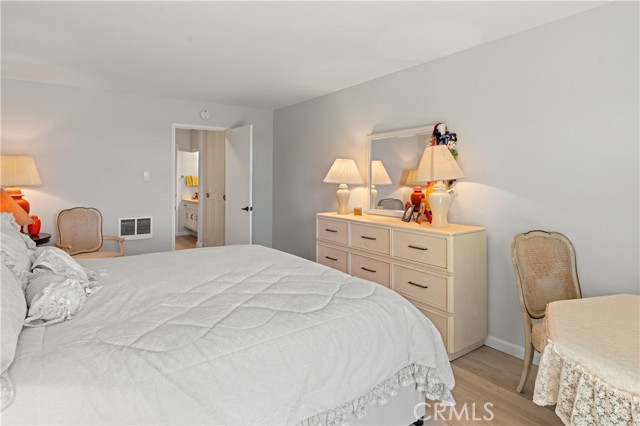 Detail Gallery Image 12 of 27 For 101 Scholz #120,  Newport Beach,  CA 92663 - 2 Beds | 2 Baths