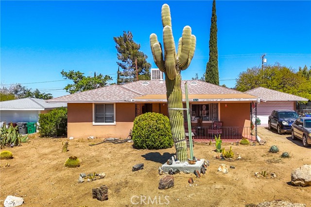 Detail Gallery Image 3 of 35 For 7565 Condalia Ave, Yucca Valley,  CA 92284 - 2 Beds | 1 Baths