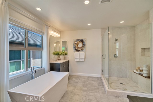5437 Heritage Oak Drive, Lake Forest CA: https://media.crmls.org/medias/43da0d60-f7fd-4512-a634-5d727236e038.jpg