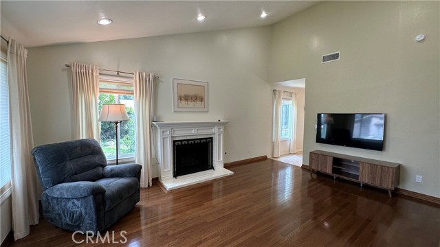 Detail Gallery Image 5 of 31 For 12111 Eddleston Dr, Porter Ranch,  CA 91326 - 4 Beds | 2 Baths