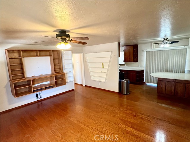 9856 Hawthorne Avenue, Hesperia CA: https://media.crmls.org/medias/43da47fe-00ec-4b78-a711-fefab0435715.jpg