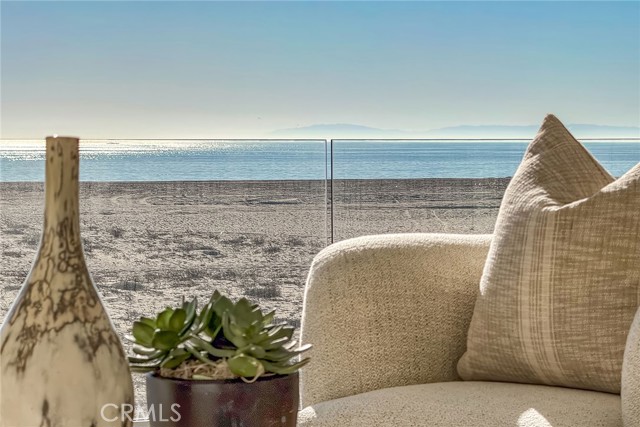 Detail Gallery Image 20 of 36 For 1111 E Balboa Bld, Newport Beach,  CA 92661 - 5 Beds | 4/1 Baths