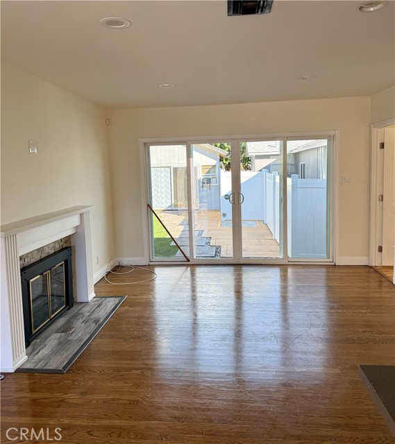 Detail Gallery Image 2 of 11 For 6716 Etiwanda, Reseda,  CA 91335 - 3 Beds | 2 Baths