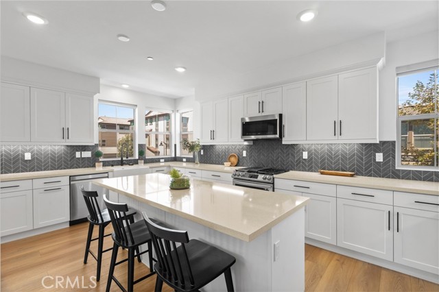 Detail Gallery Image 5 of 29 For 10319 Triple Crown Ln, Cypress,  CA 90720 - 4 Beds | 3/1 Baths