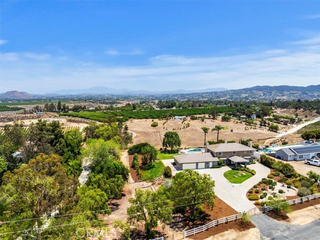 40624 Calle Cancion, Temecula CA: https://media.crmls.org/medias/43db4019-b4ec-4c57-946b-d52f94b4e1c3.jpg