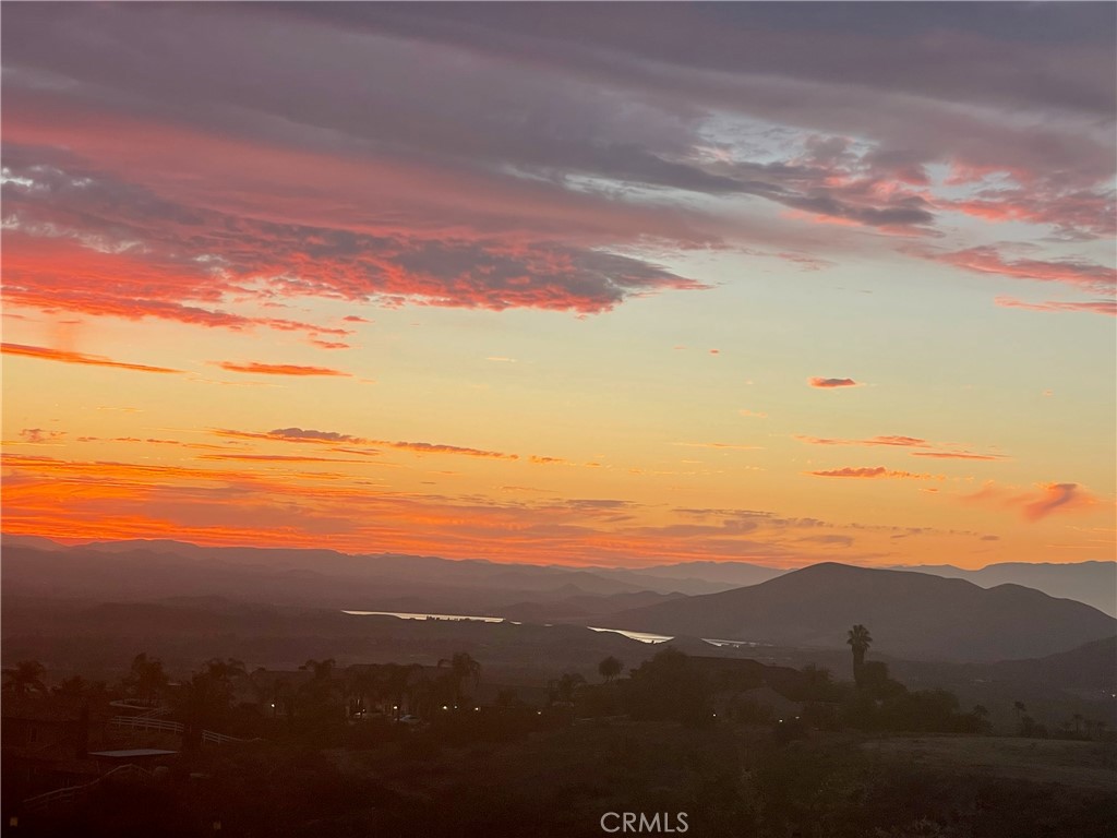 https://media.crmls.org/medias/43db6ca1-5a57-4b3b-82c1-69cb5ecc67b9.jpg?preset=X-Large