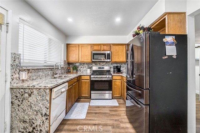 Detail Gallery Image 9 of 25 For 1751 W Santa Ana, Fresno,  CA 93705 - 2 Beds | 2/1 Baths